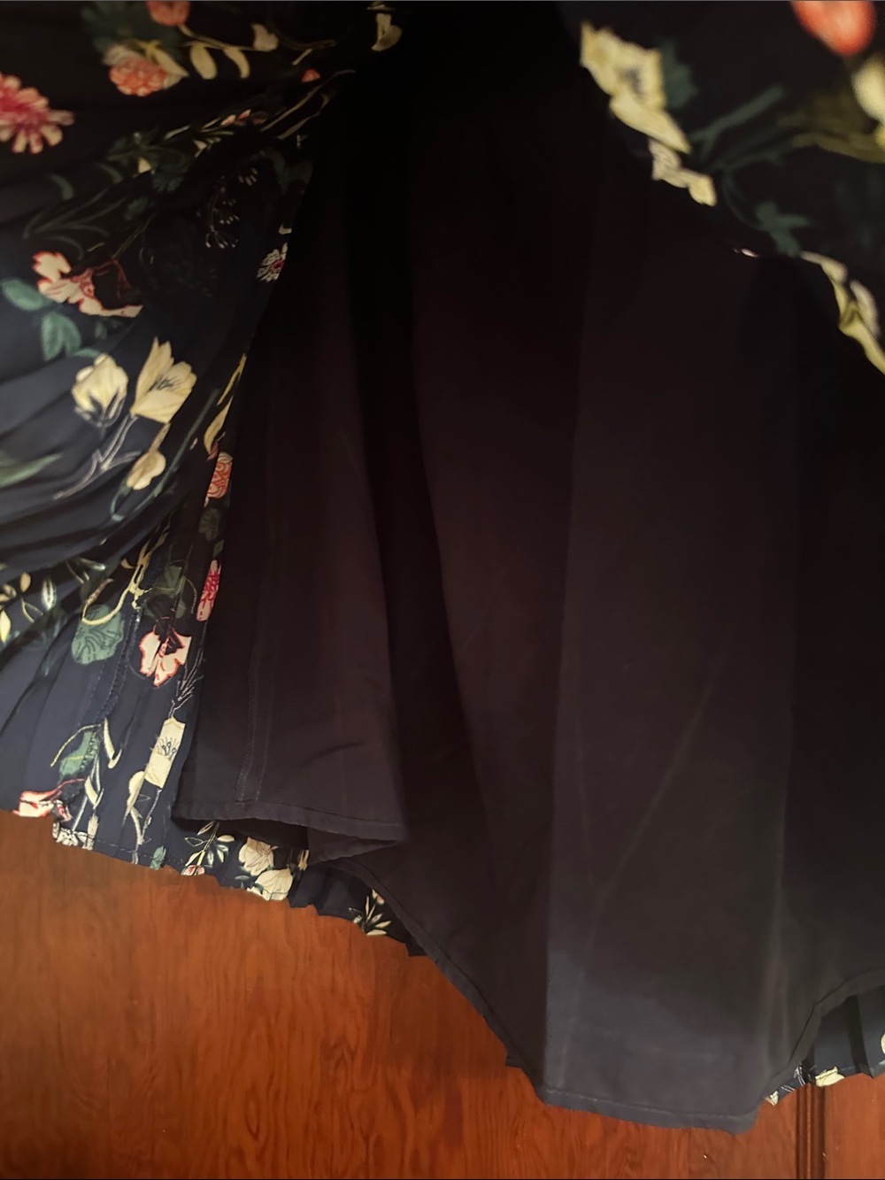 LOFT Women’s Sz 10 Navy Floral Pleated Mini Skirt - Picture 6 of 10